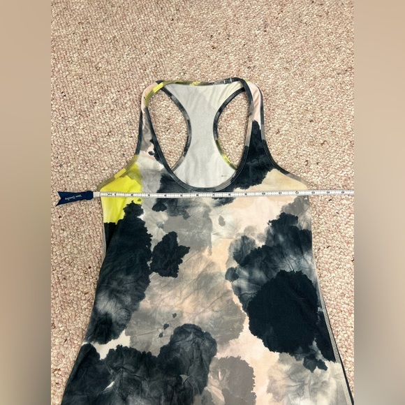 Lululemon tank top - Picture 3 of 4